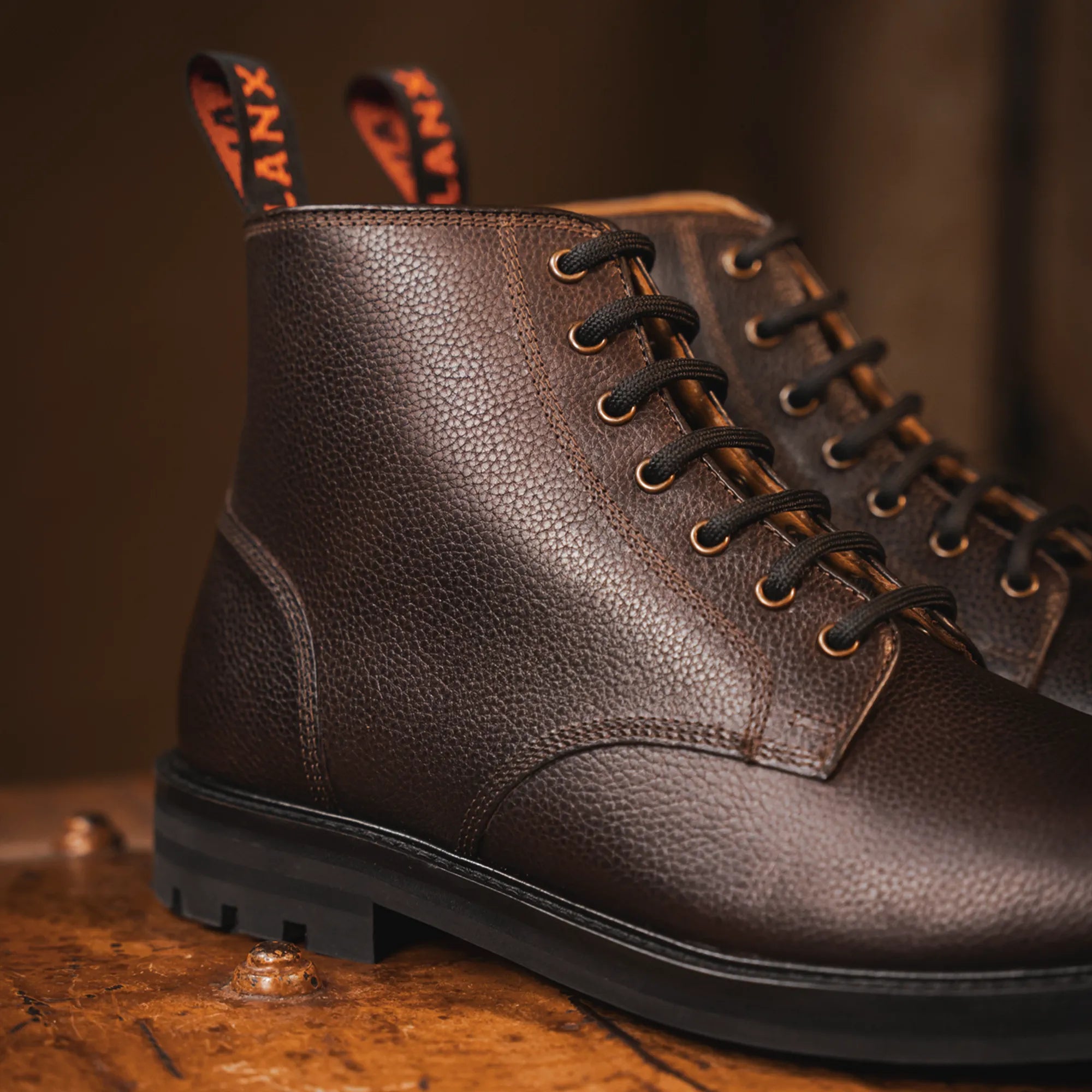 SETTLE // RAISIN GRAINED